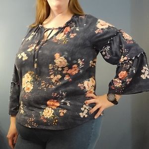 1x long sleeve floral top